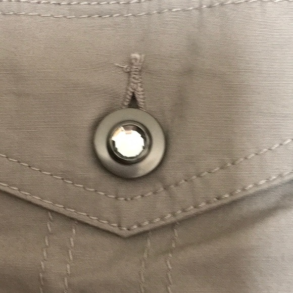 Dove Grey Capris Pants - Picture 5 of 5